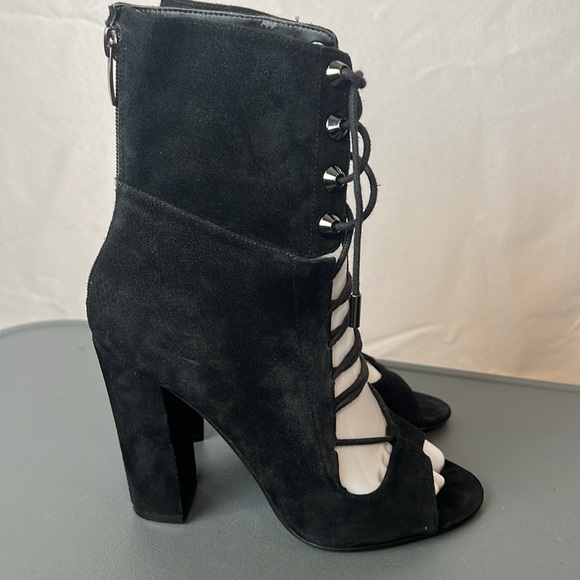 Kendall + Kylie Women's Ella Suede Lace Strappy Front Heeled Sandals Black 7.5 - Picture 4 of 15